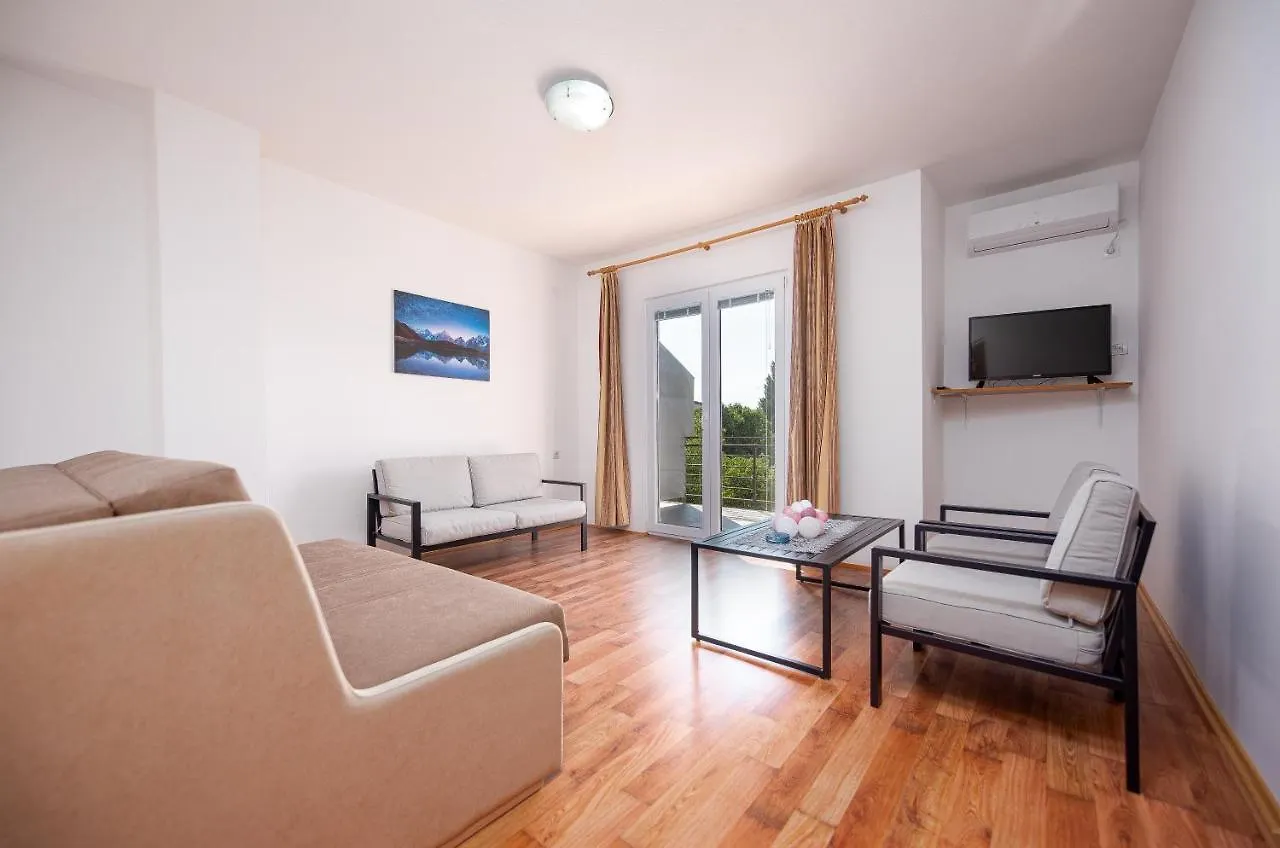 Apartmani Mila Gornji Karin 0*,