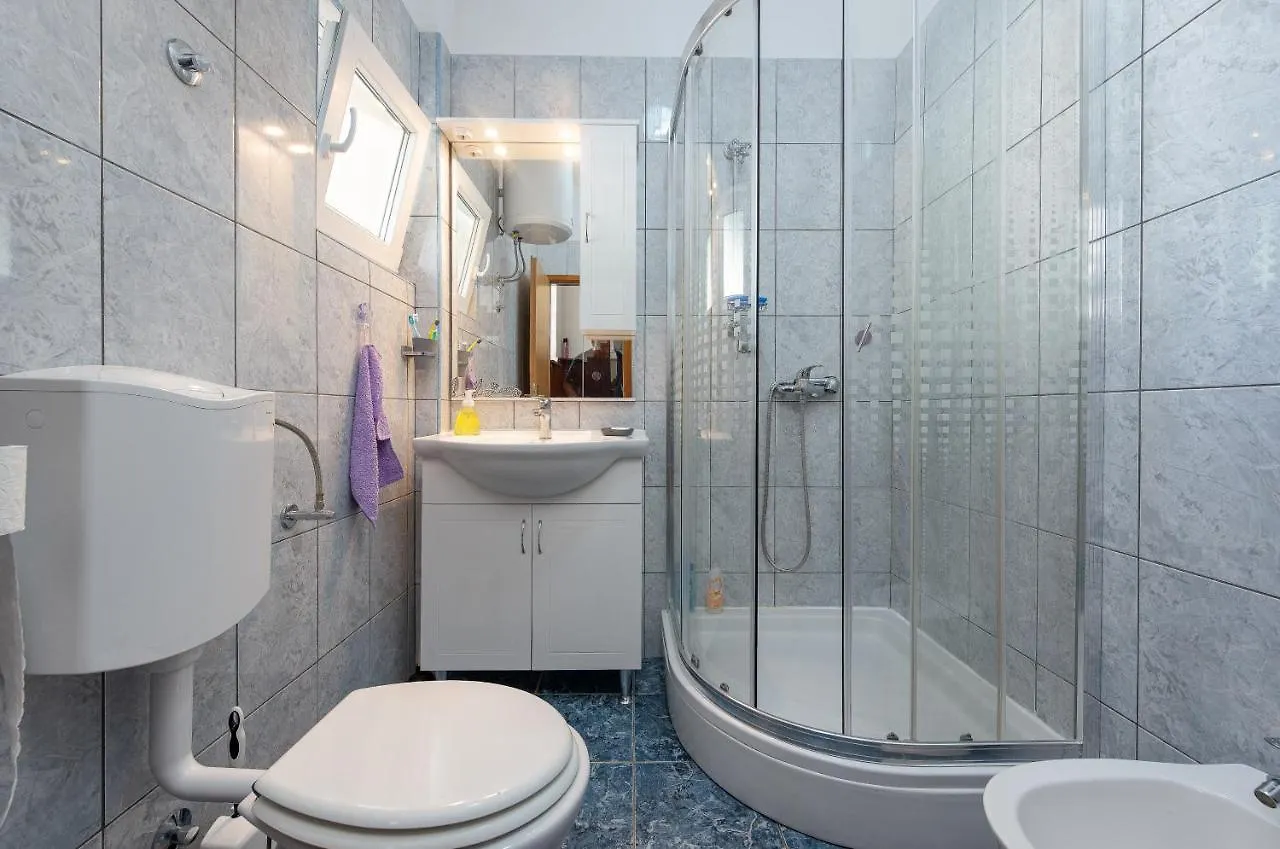 Apartmani Mila Gornji Karin 0*,  Croatia