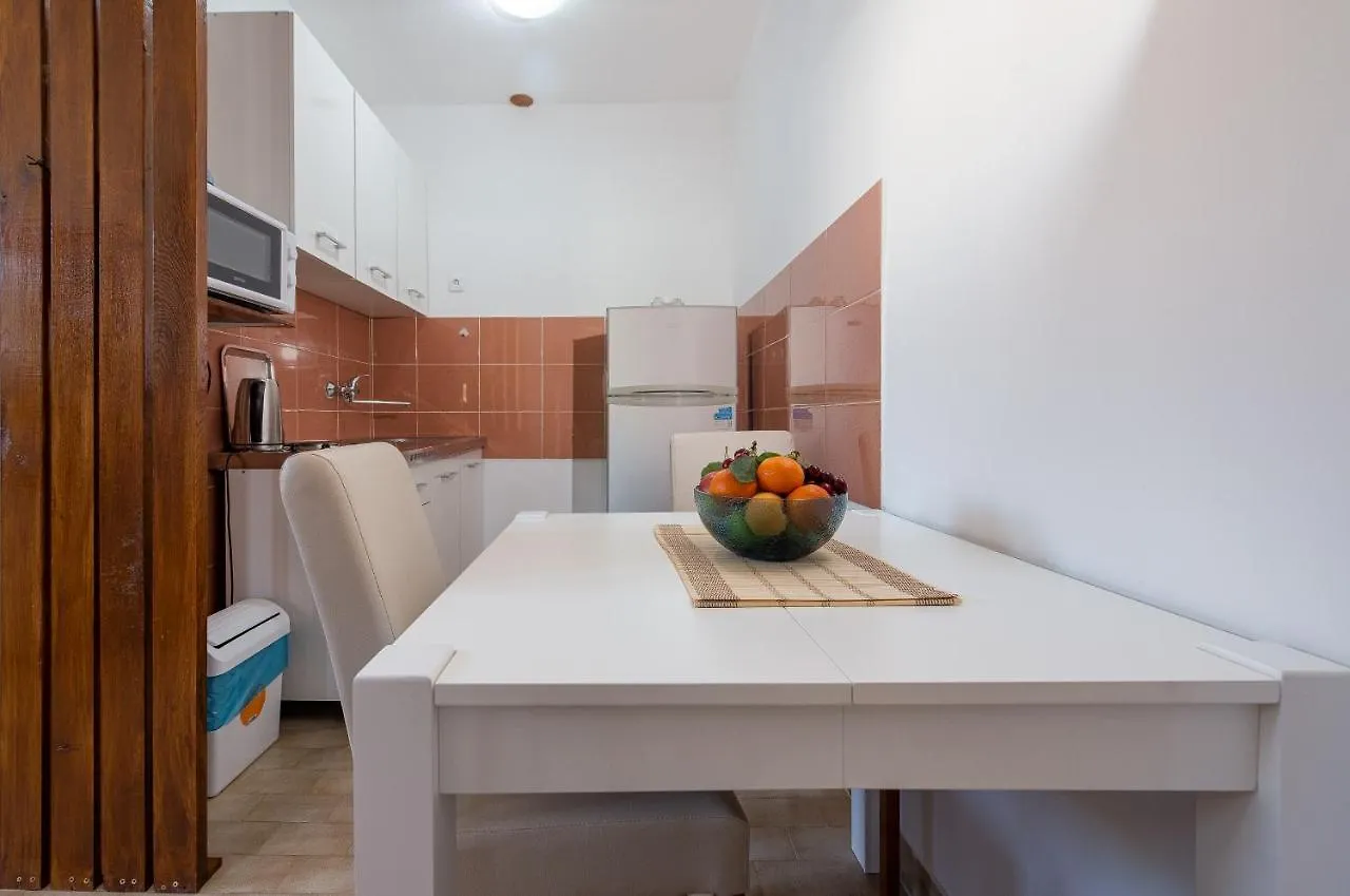 Apartmani Mila Gornji Karin 0*,  Croatia