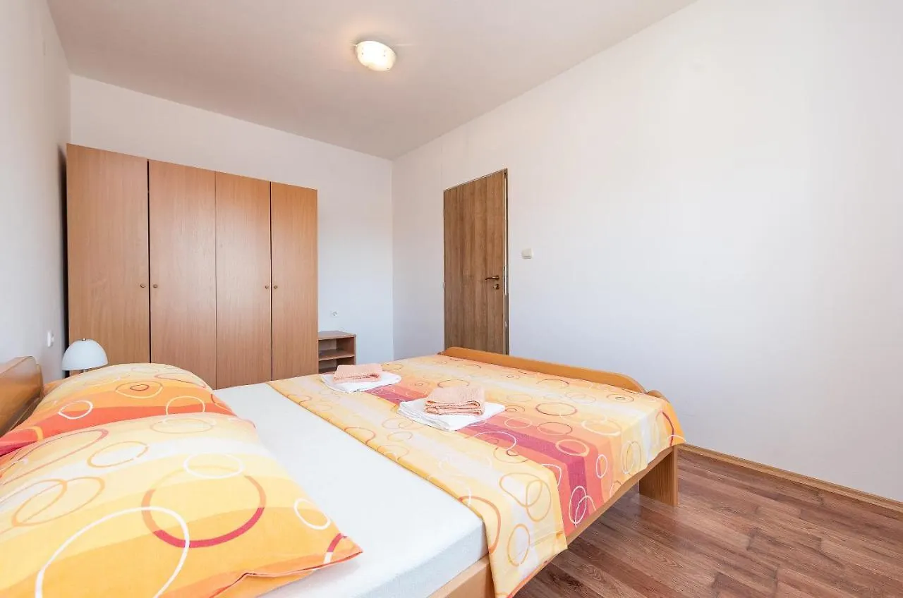 Apartmani Mila Gornji Karin Croatia