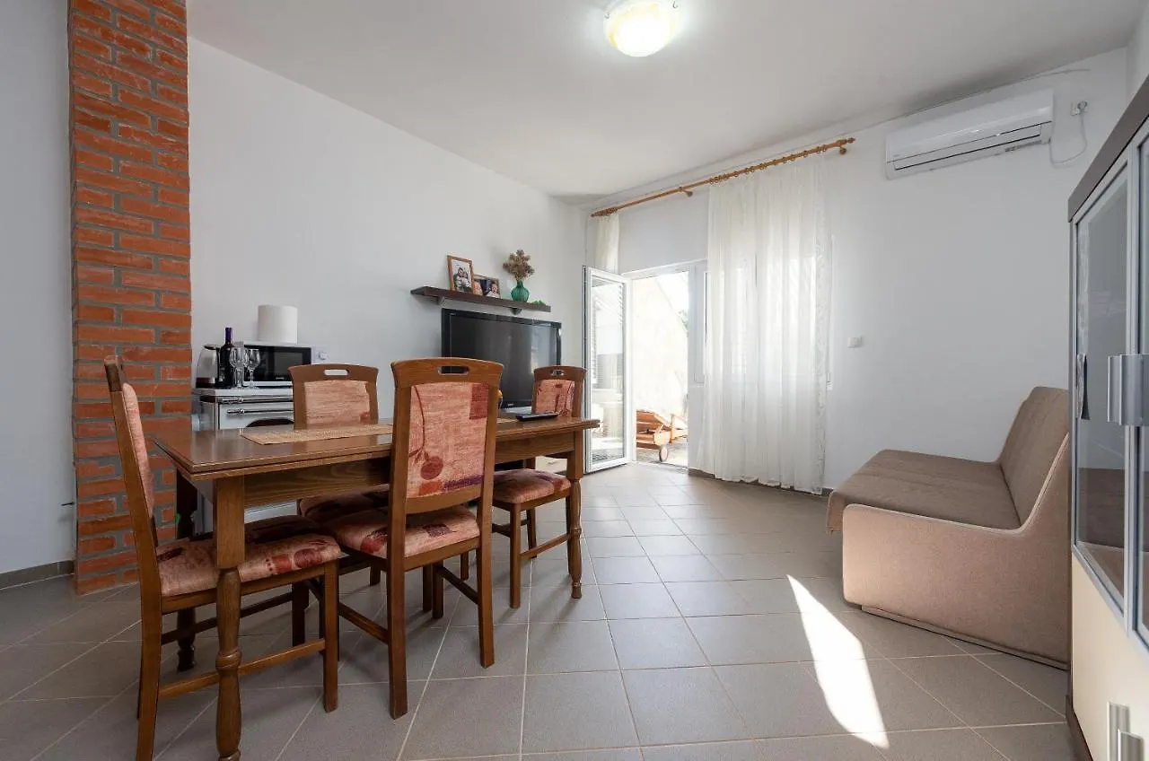 Apartmani Mila Gornji Karin Apartment