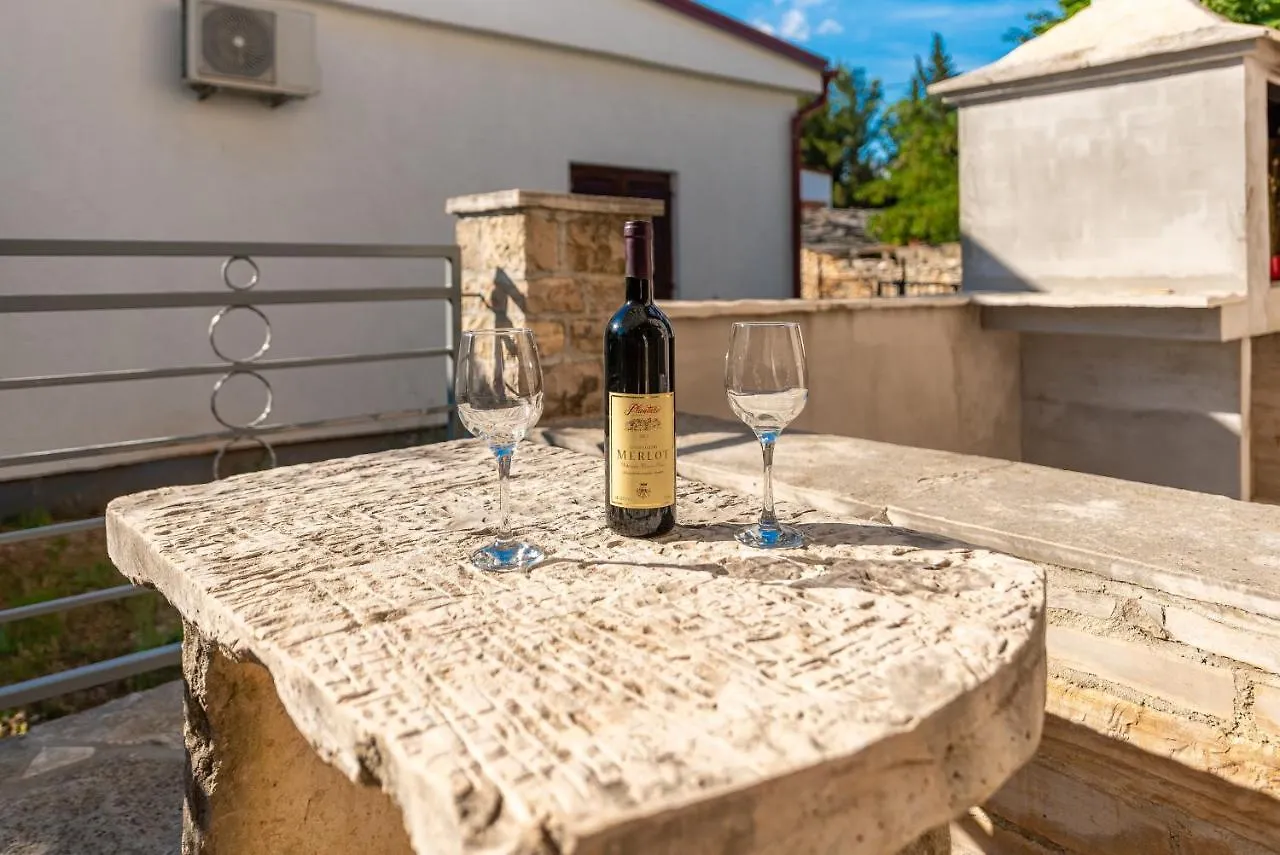 Apartmani Mila Gornji Karin Apartment