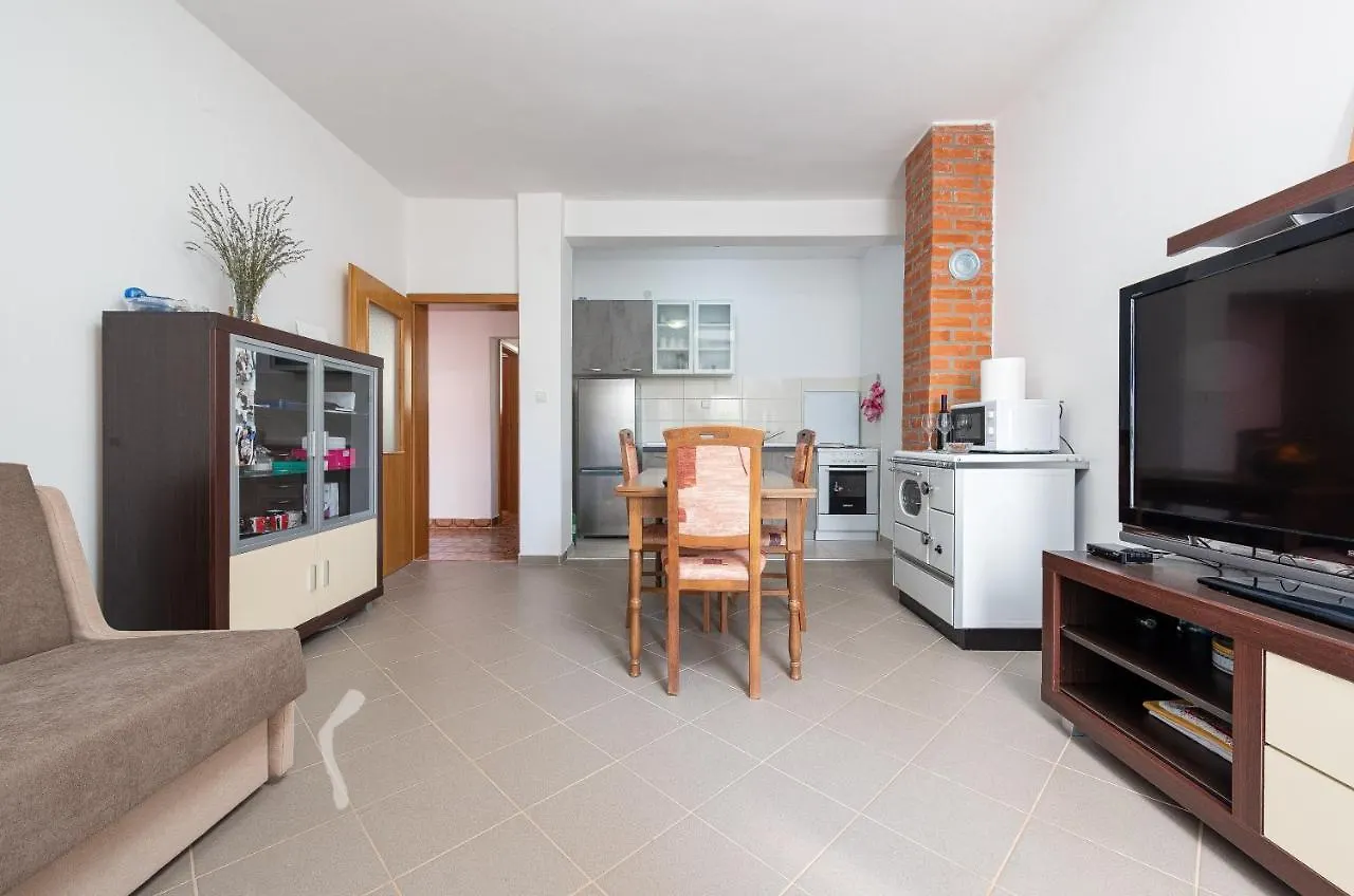 Apartment Apartmani Mila Gornji Karin Croatia